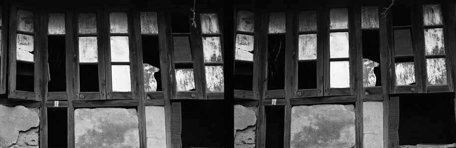 03_windows.blackandwhite.india.jpg